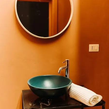 Canudis アパート ガラティーナ