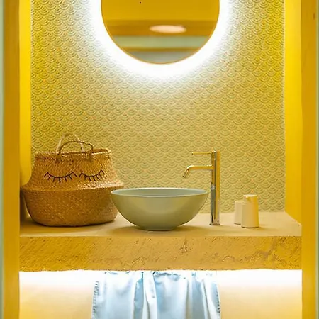 Canudis アパート ガラティーナ